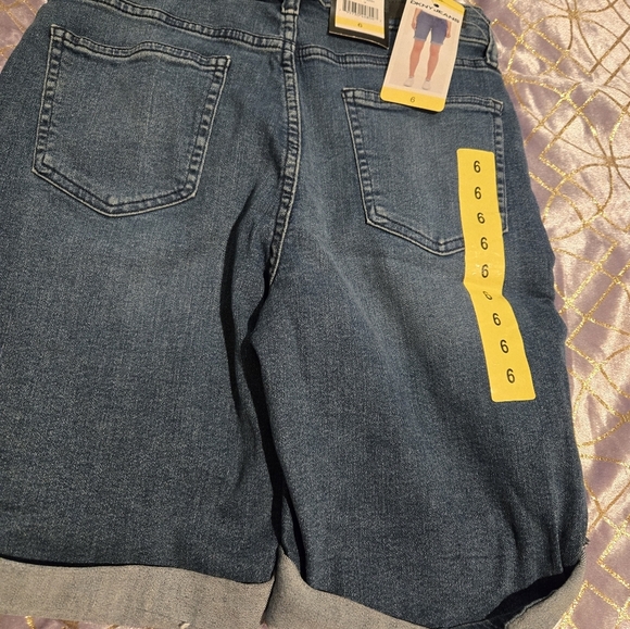 DKNY shorts - Picture 4 of 9